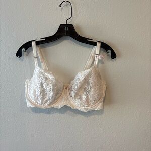 Victoria's Secret Lace Bra in Cream
